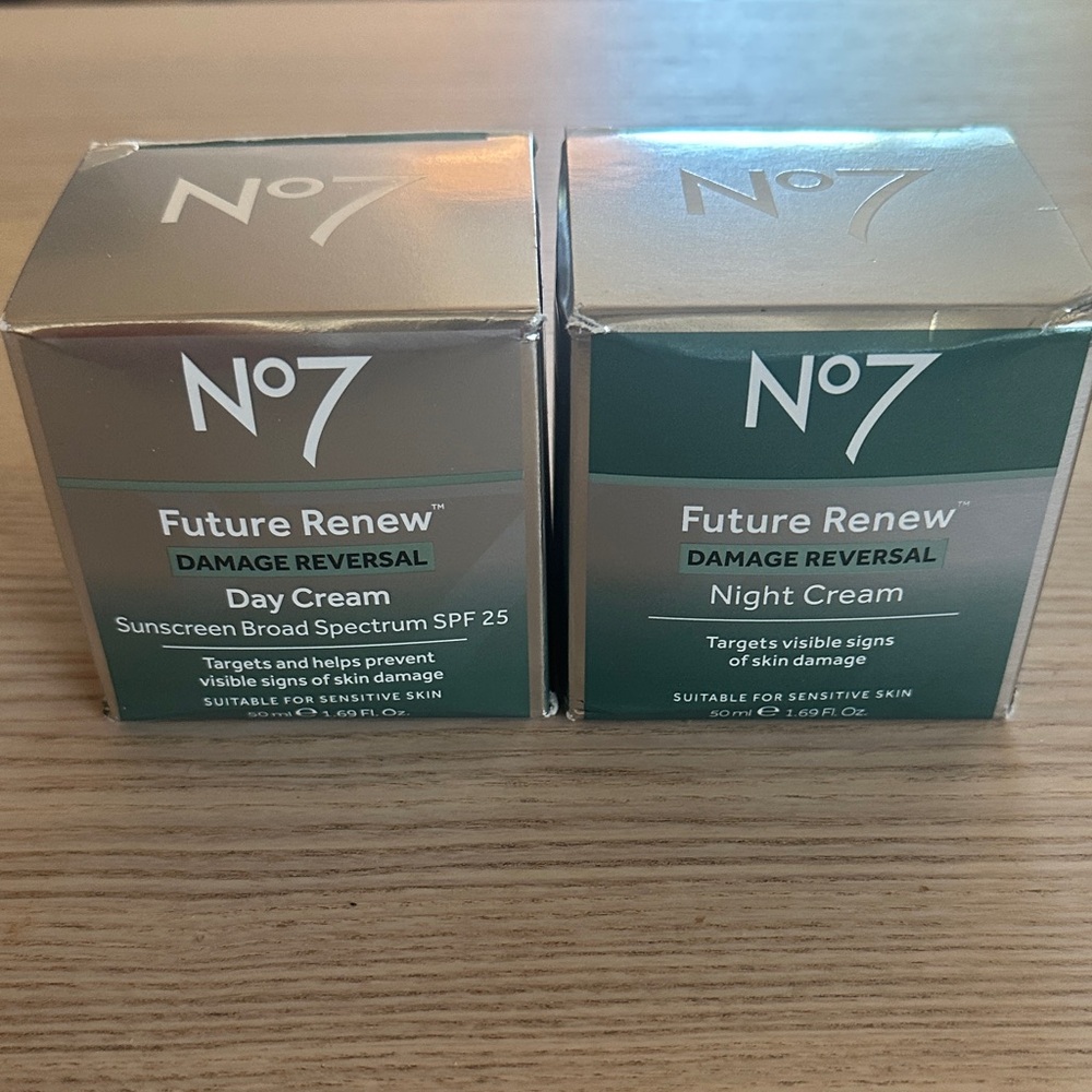 No 7 Future Renew Day and Night Cream Set